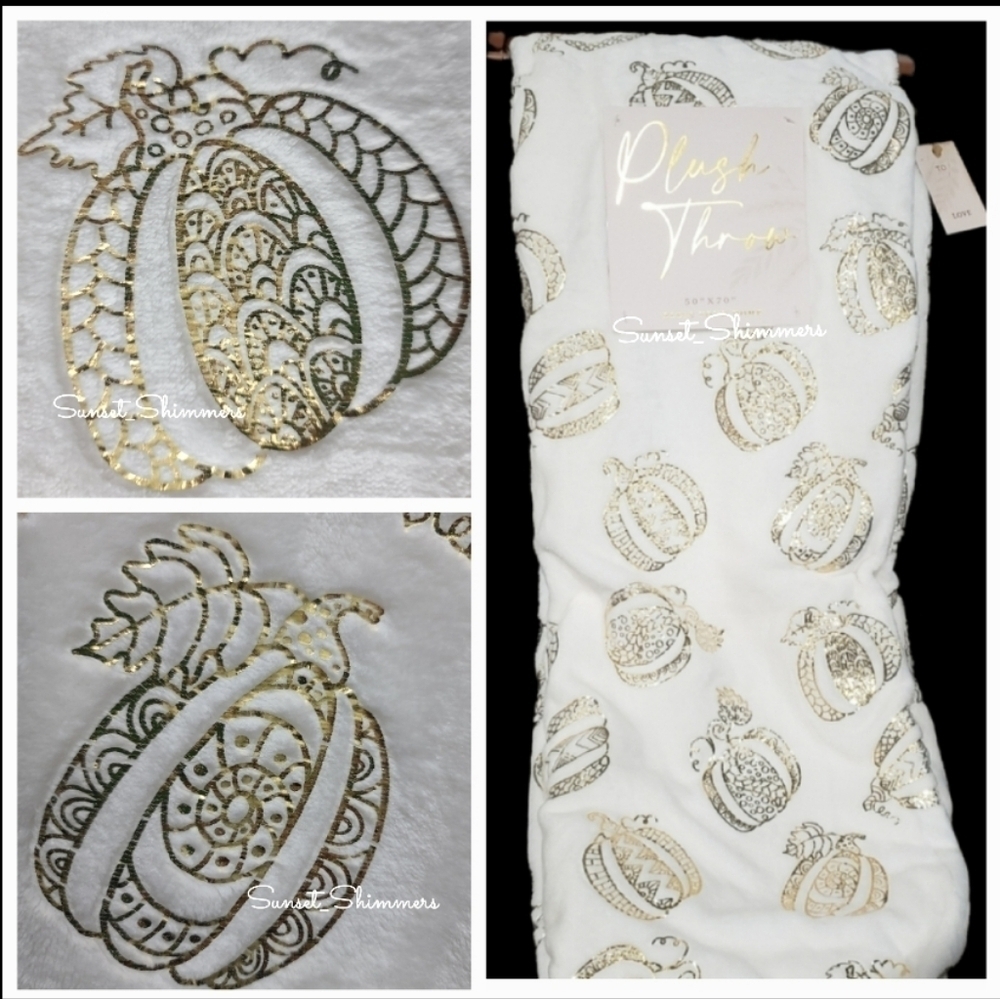 White Faux Fur Metallic Gold PUMPKIN Blanket Fall Halloween Thanksgiving New